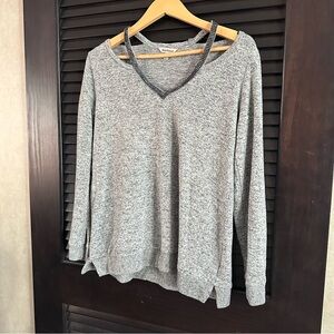 Juicy Couture V-Neck Women's Top‎